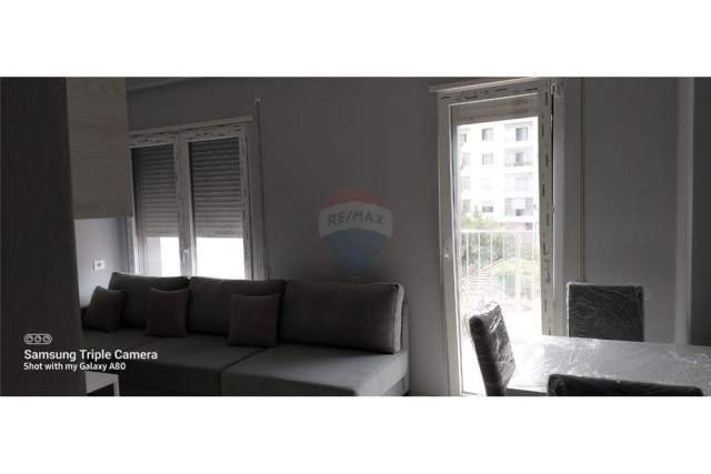 Tirane, jepet me qera apartament 1+1+BLK Kati 2, 56 m² 450 Euro (RRUGA E DIBRES)