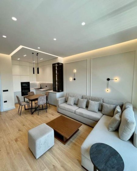 Japim me qira apartament 1+1 te "Square 21", 76 m² 650 Euro