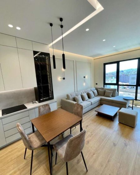 Japim me qira apartament 1+1 te "Square 21", 76 m² 650 Euro