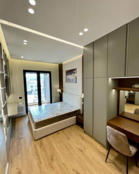 Japim me qira apartament 1+1 te "Square 21", 76 m² 650 Euro