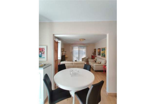 Tirane, jepet me qera apartament 2+1 Kati 1, 115 m² 750 Euro (Reshit Collaku)