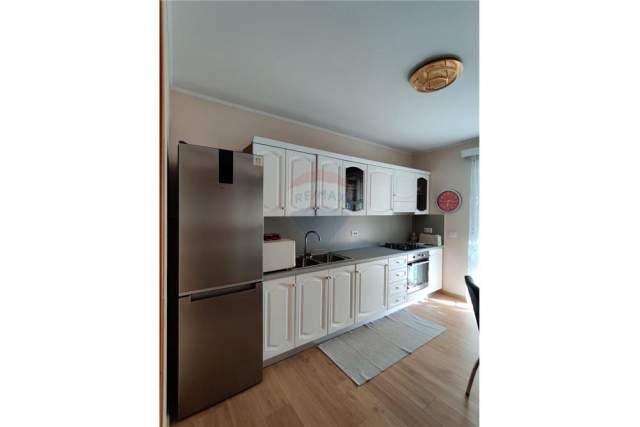 Tirane, jepet me qera apartament 2+1 Kati 1, 115 m² 750 Euro (Reshit Collaku)