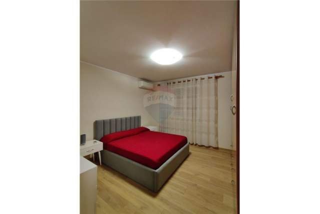 Tirane, jepet me qera apartament 2+1 Kati 1, 115 m² 750 Euro (Reshit Collaku)
