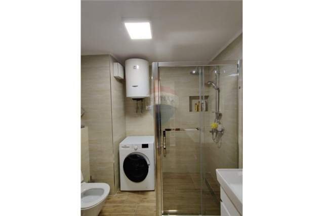 Tirane, jepet me qera apartament 2+1 Kati 1, 115 m² 750 Euro (Reshit Collaku)