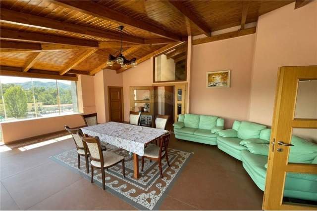 Tirane, jepet me qera apartament 2+1 Kati 8, 133 m² 1.500 Euro (Garda Bllok)
