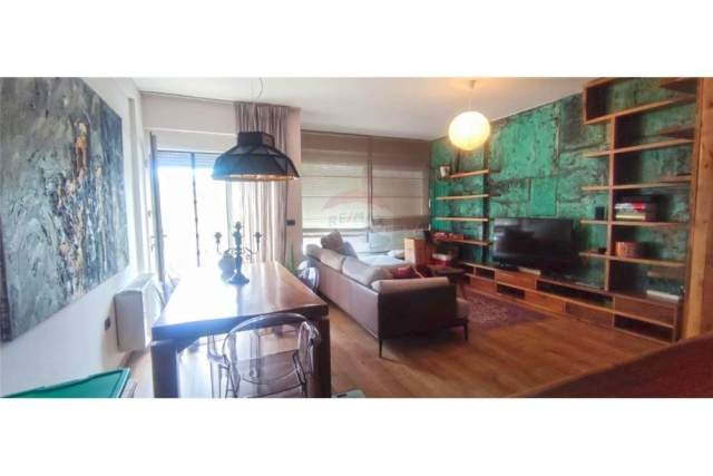 Tirane, jepet me qera apartament 2+1+BLK Kati 3, 130 m² 900 Euro (KODRA DIELLIT)