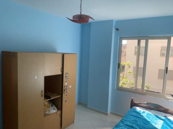Tirane, jepet me qera apartament 2+1+BLK Kati 2, 110 m² 400 Euro (Rruga Irfan Tomini)
