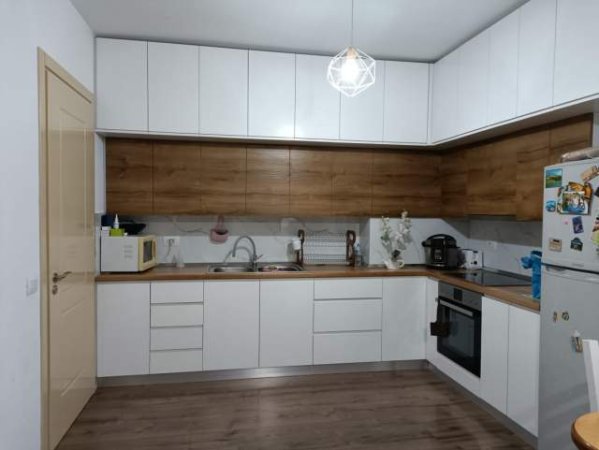 Tirane, jepet me qera apartament 2+1+BLK Kati 4, 105 m² 330 Euro (pas cassa italia)