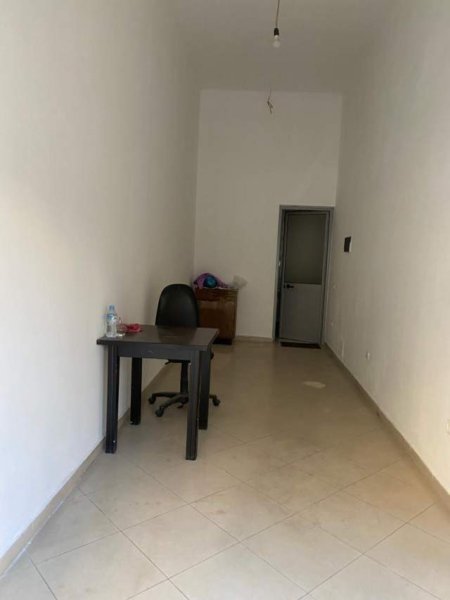 Tirane, shitet dyqan Kati 0, 26 m² 36.000 Euro (Ish stacioni i fundit i Tiranes se re)