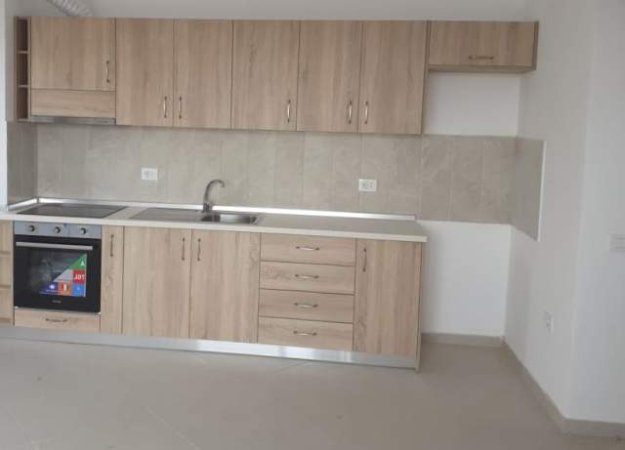 Tirane, jepet me qera apartament 2+1 Kati 2, 100 m² 400 Euro (rr. shikut)
