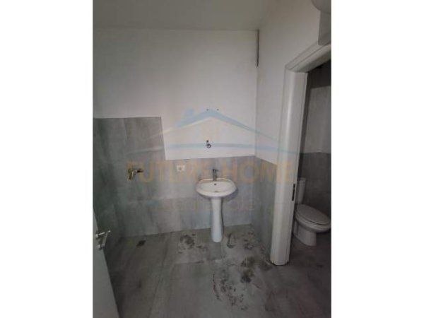 Tirane, shitet apartament 1+1 Kati 8, 86 m² 78.000 Euro (Kthesa e Kamzes, prane Bar Terminalit.)