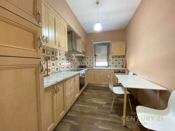 Tirane, jepet me qera apartament 2+1+BLK Kati 8, 115 m² 700 Euro (Delijorgji)