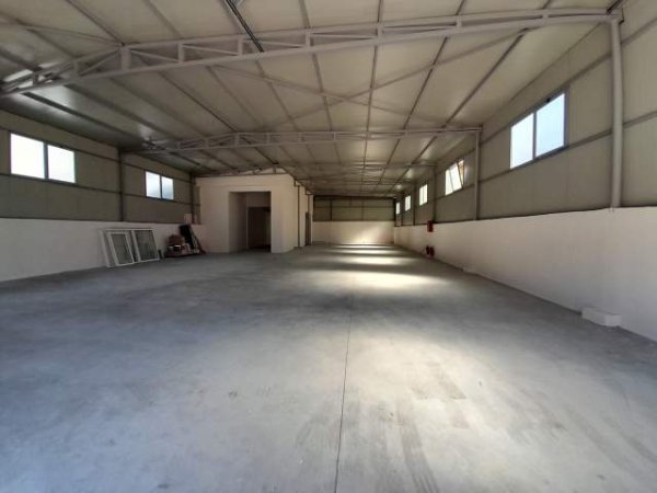 Durres, jepet me qera magazine Kati 0, 450 m² 1.500 Euro (Shkozet)