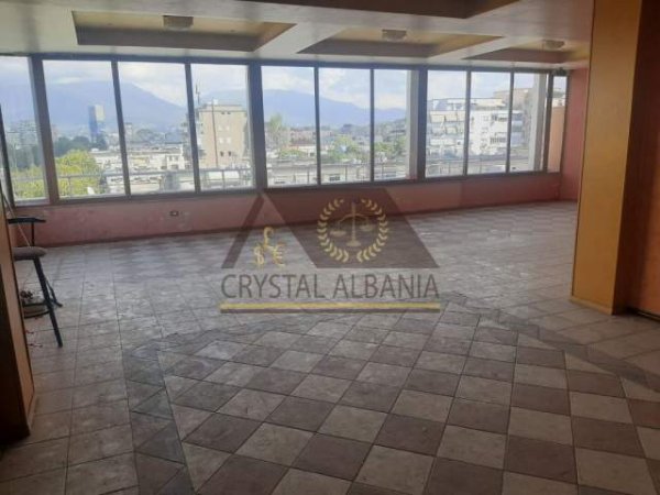 Tirane, jepet me qera ambjent biznesi Kati 5, 200 m² 1.000 Euro (Vasil Shanto)