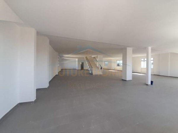 Durres, jepet me qera apartament Kati 2, 750 m² 1.300 Euro (Shkozet)