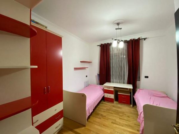Tirane, jepet me qera apartament 2+1+BLK Kati 3, 110 m² 550 Euro (Ministria e Jashtme)