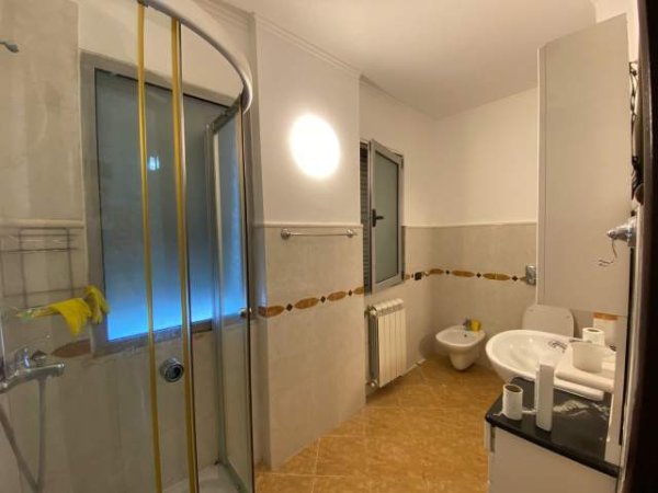 Tirane, jepet me qera apartament 2+1+BLK Kati 3, 110 m² 550 Euro (Ministria e Jashtme)
