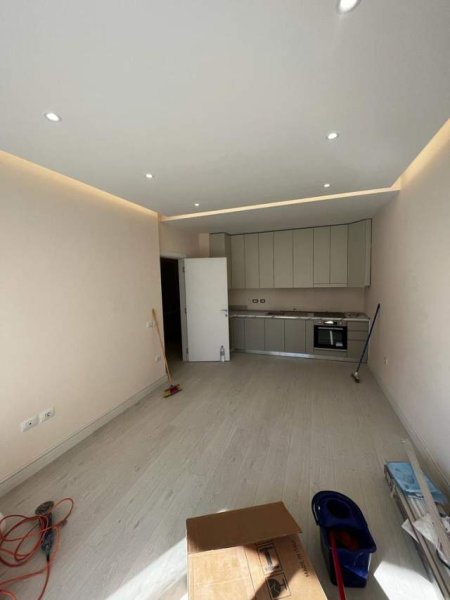 Tirane, jepet me qera apartament 2+1+BLK Kati 4, 101 m² 750 Euro (Komuna e Parisit)