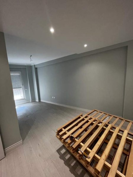 Tirane, jepet me qera apartament 2+1+BLK Kati 4, 101 m² 750 Euro (Komuna e Parisit)