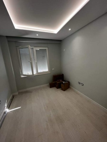 Tirane, jepet me qera apartament 2+1+BLK Kati 4, 101 m² 750 Euro (Komuna e Parisit)