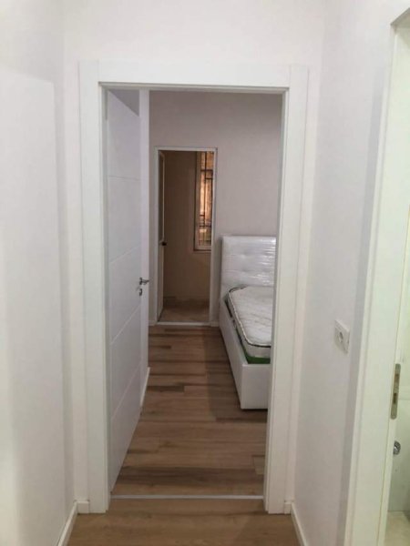 Tirane, jepet me qera apartament 1+1 Kati 1, 90 m² 40.000 Leke (Komuna e Parisit)