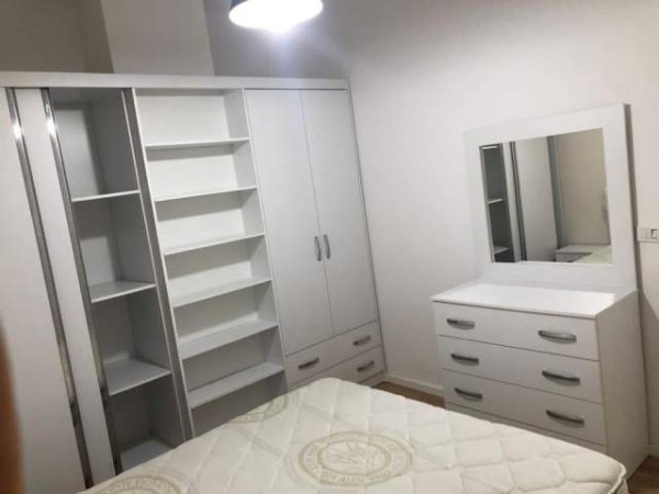 Tirane, jepet me qera apartament 1+1 Kati 1, 90 m² 40.000 Leke (Komuna e Parisit)