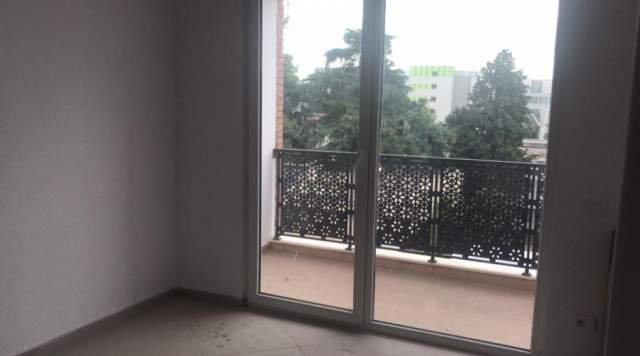 Tirane, jap me qera apartament 1+1+BLK Kati 2, 70 m² 300 Euro (rrugica shikut)