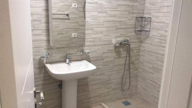 Tirane, jap me qera apartament 1+1+BLK Kati 2, 70 m² 300 Euro (rrugica shikut)