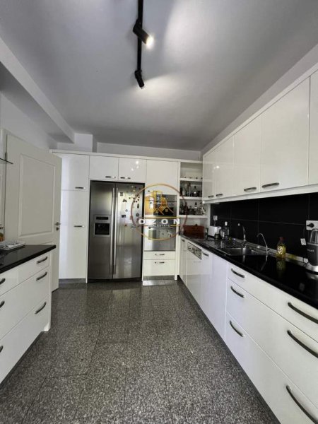 Tirane, jepet me qera apartament 3+1+BLK Kati 1, 265 m² 1.500 Euro (Rezidence ne TEG)