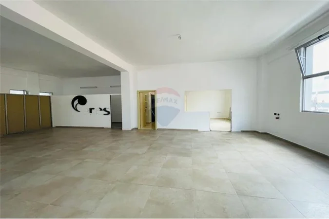 Tirane, jepet me qera ambjent biznesi Kati 2, 434 m² 1.300 € ("Ibrahim Shaqiri")