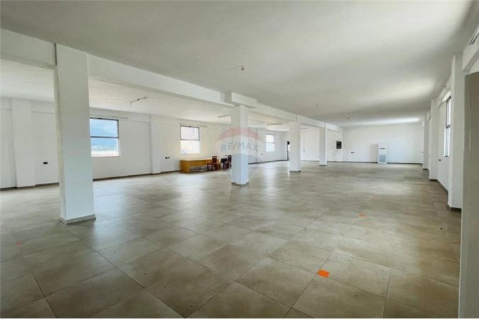 Tirane, jepet me qera ambjent biznesi Kati 2, 434 m² 1.300 € (&quot;Ibrahim Shaqiri&quot;)