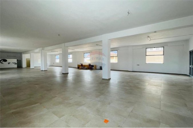 Tirane, jepet me qera ambjent biznesi Kati 2, 434 m² 1.300 € (&quot;Ibrahim Shaqiri&quot;)