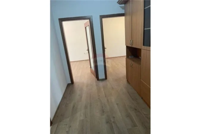 Tirane, jepet me qera dyqan Kati 3, 60 m² 600 € ("Brigada VIII")