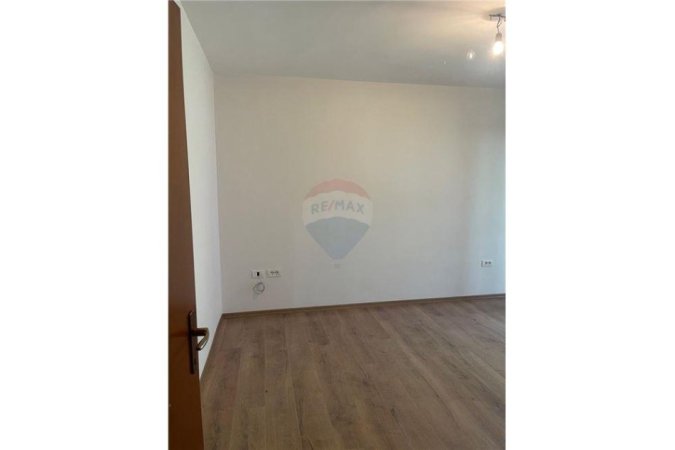 Tirane, jepet me qera dyqan Kati 3, 60 m² 600 € (&quot;Brigada VIII&quot;)