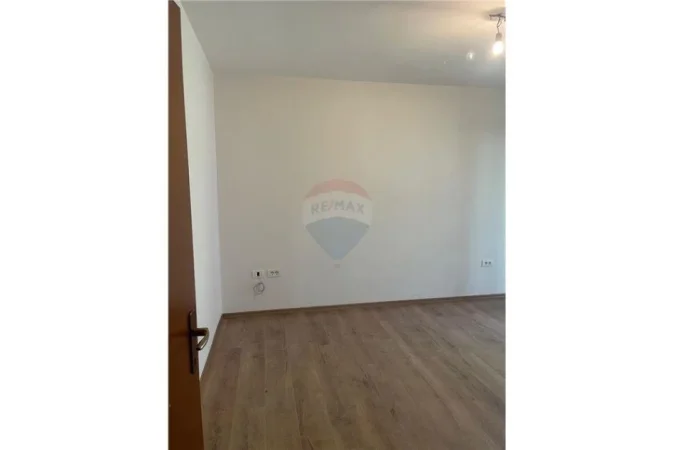 Tirane, jepet me qera dyqan Kati 3, 60 m² 600 € ("Brigada VIII")