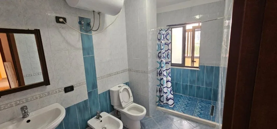 Jepet me Qira Apartament 2+1+2  tek Komuna e Parisit 600 €!