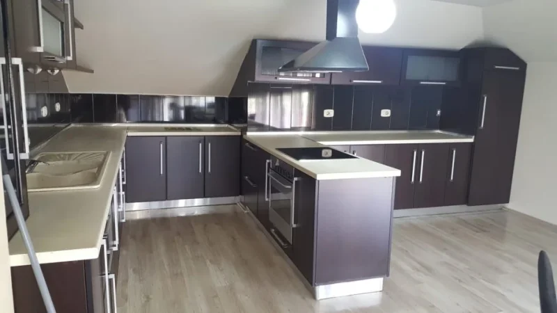 Tirane, jepet me qera apartament 2+1+Ballkon Kati 4, 200 m² 400 € (qyteti studenti)