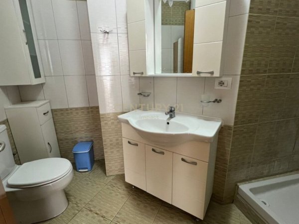 Tirane, jepet me qera apartament 2+1+Aneks+Ballkon Kati 5, 100 m² 120.000 € (YZBERISH)