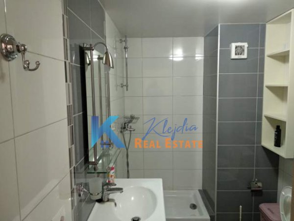 Tirane, jap me qera apartament 2+1+Ballkon Kati 5, 110 m² 400 € (Liqeni i Thate)