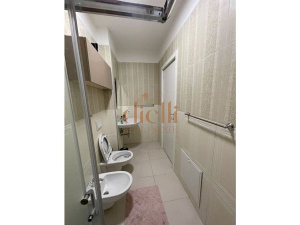 Tirane, jepet me qera apartament 1+1 Kati 5, 58 m² 600 €