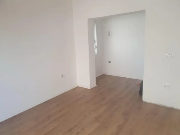 Tirane, shes apartament 2+1+Aneks+Ballkon Kati 3, 80 m² 134.000 € (Brryli)