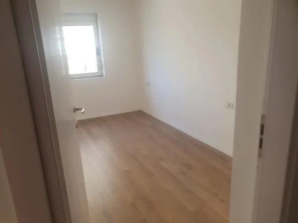 Tirane, shes apartament 2+1+Aneks+Ballkon Kati 3, 80 m² 134.000 € (Brryli)