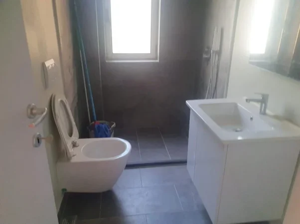 Tirane, shes apartament 2+1+Aneks+Ballkon Kati 3, 80 m² 134.000 € (Brryli)