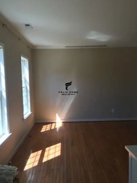 Tirane, jepet me qera zyre Kati 1, 85 m² 1.000 € (RRUGA MUHAMET GJOLLESHA)