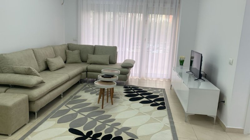 Tirane, jepet me qera apartament 2+1+Ballkon Kati 2, 87 m² 700 € (DON BOSKO)