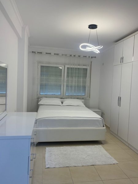 Tirane, jepet me qera apartament 2+1+Ballkon Kati 2, 87 m² 700 € (DON BOSKO)