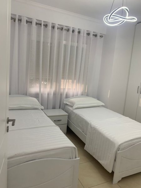 Tirane, jepet me qera apartament 2+1+Ballkon Kati 2, 87 m² 700 € (DON BOSKO)