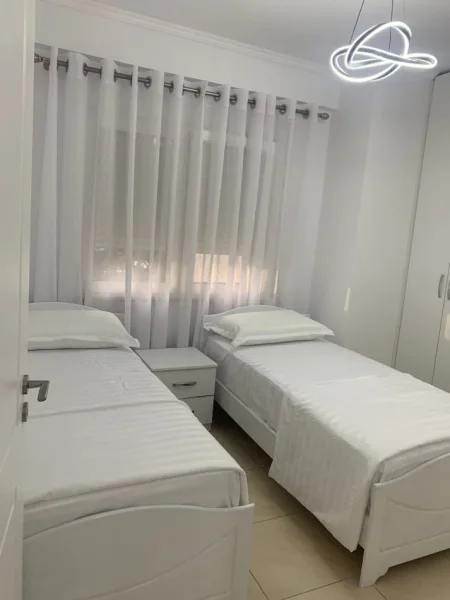 Tirane, jepet me qera apartament 2+1+Ballkon Kati 2, 87 m² 700 € (DON BOSKO)