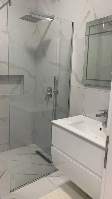 Tirane, jepet me qera apartament 2+1+Ballkon Kati 2, 87 m² 700 € (DON BOSKO)