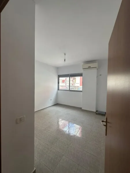 Tirane, shitet apartament 2+1+Ballkon Kati 2, 103 m² 160.000 € (Rruga Abraham Nikol)